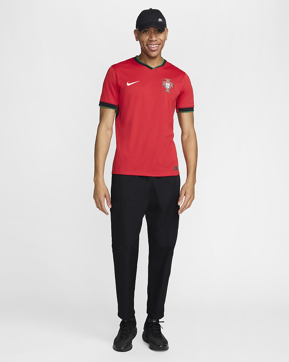 NIKE公式】ポルトガル (メンズ チーム) 2024/25 スタジアム ホーム メンズ ナイキ Dri-FIT サッカー レプリカ ユニフォーム.オンラインストア  (通販サイト)